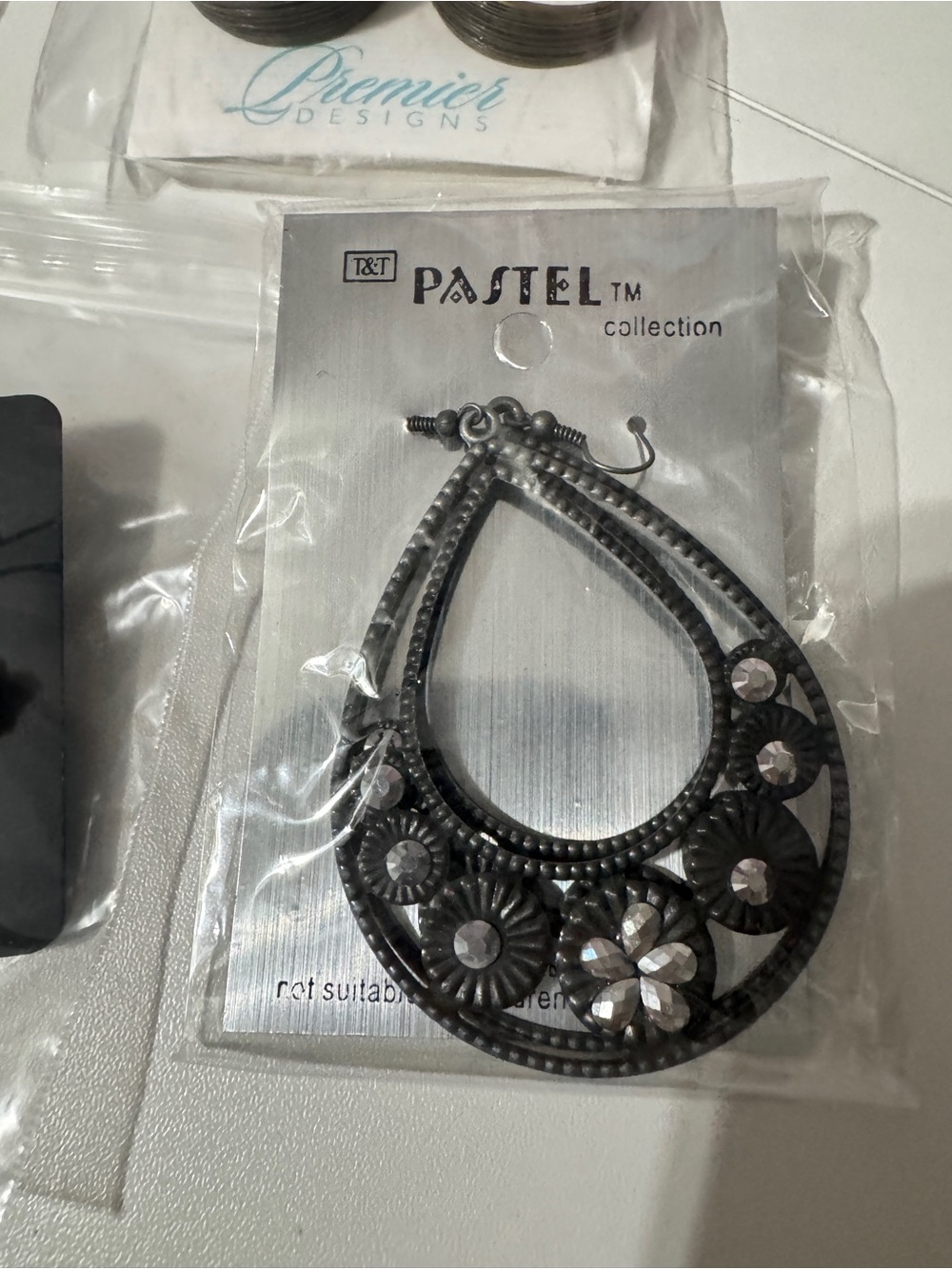 Earrings bundle - Picture 2 of 6